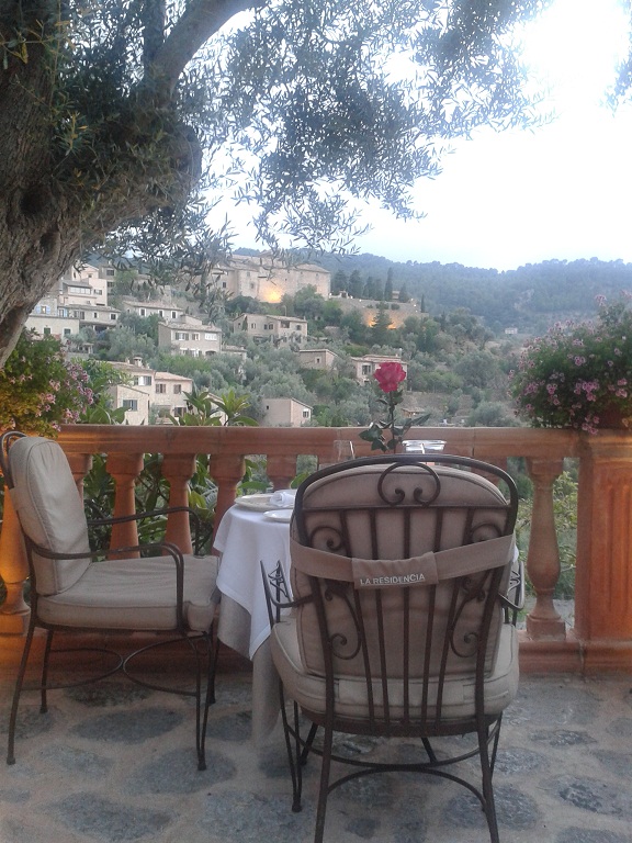 The terrace restaurant at La Residencia